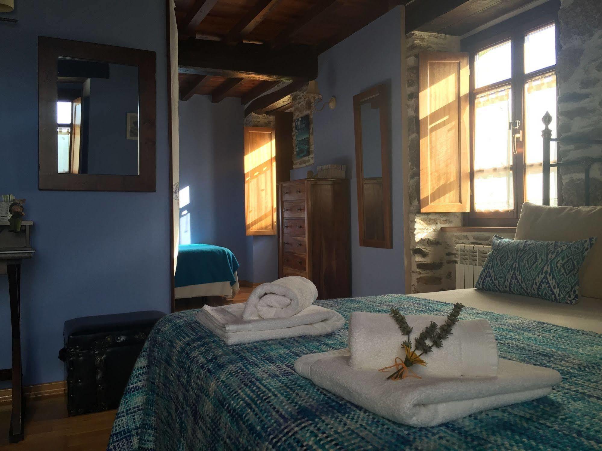 Os Tres Teixos Hotel Adelán Buitenkant foto