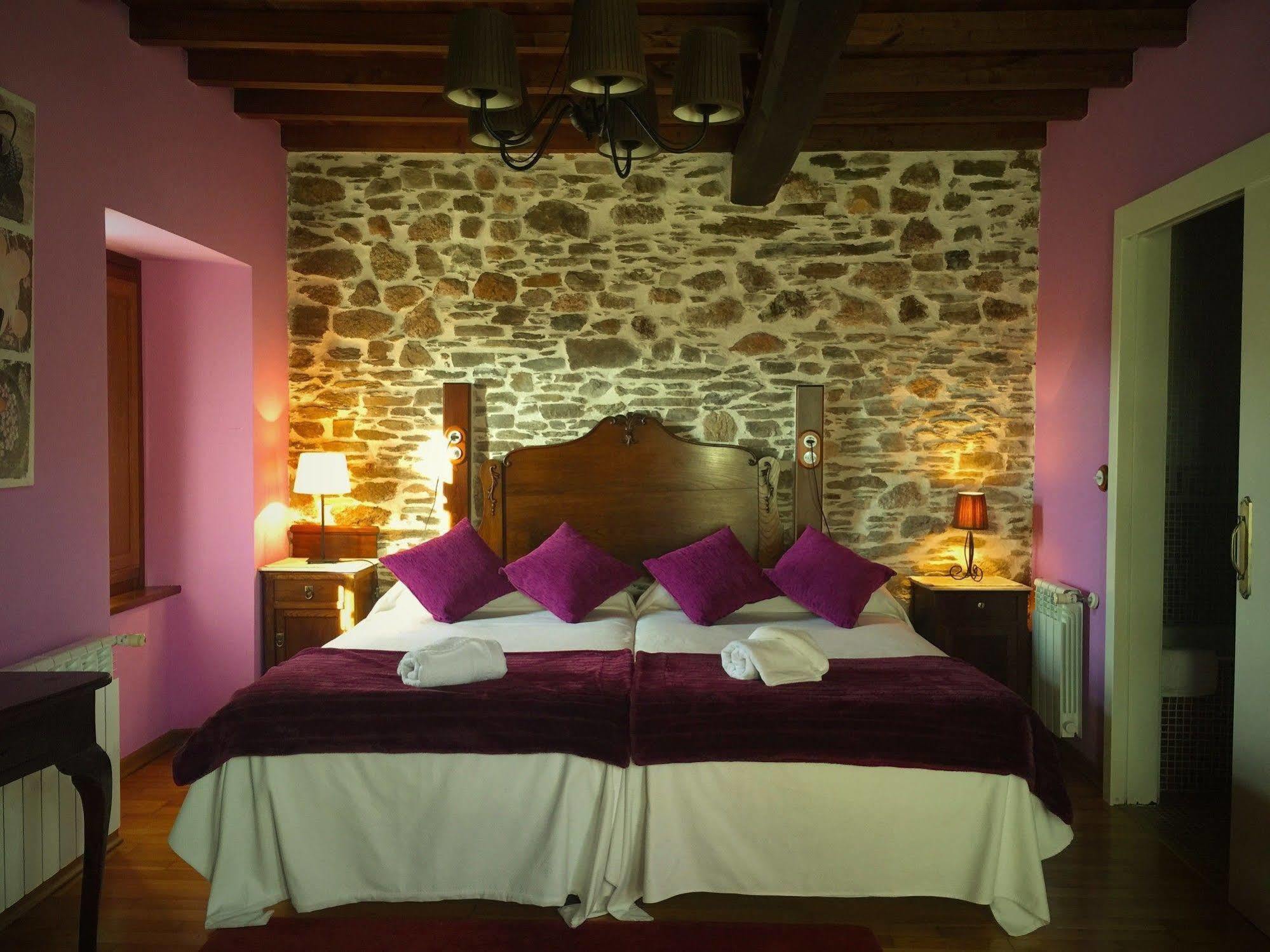 Os Tres Teixos Hotel Adelán Buitenkant foto