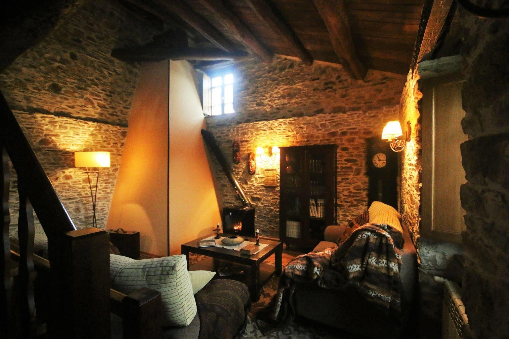 Os Tres Teixos Hotel Adelán Buitenkant foto