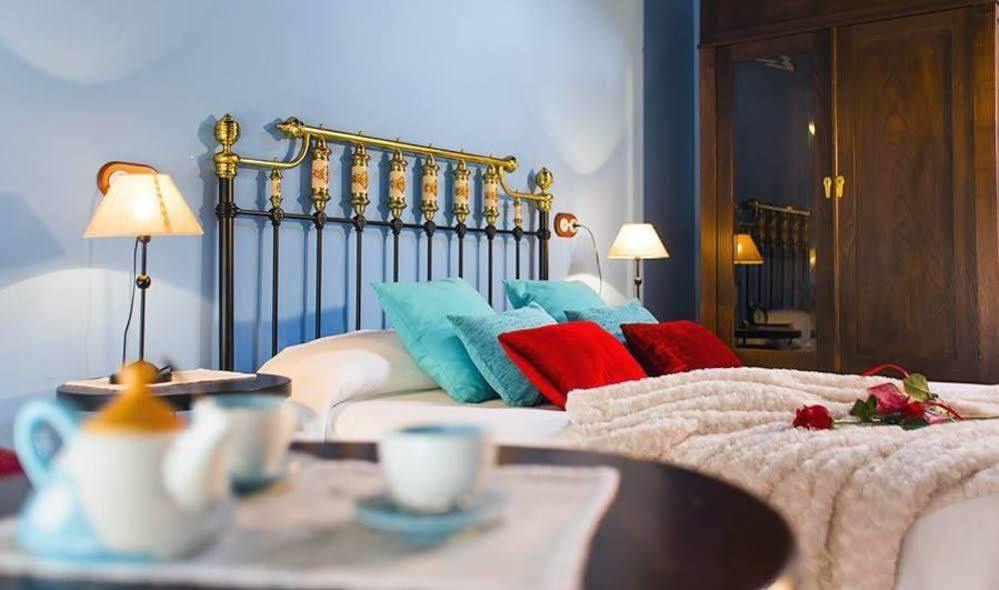 Os Tres Teixos Hotel Adelán Buitenkant foto
