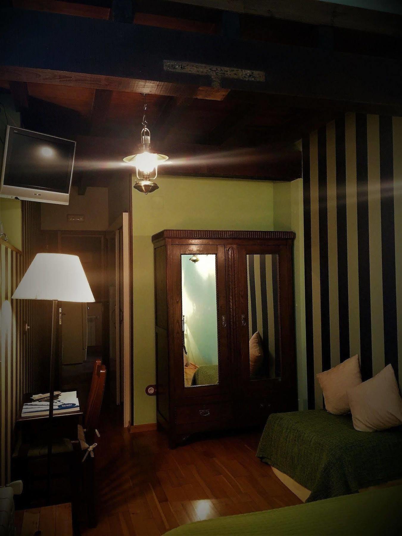 Os Tres Teixos Hotel Adelán Buitenkant foto