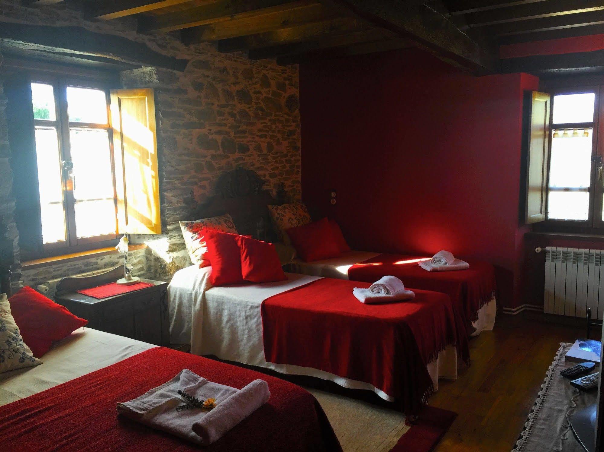 Os Tres Teixos Hotel Adelán Buitenkant foto