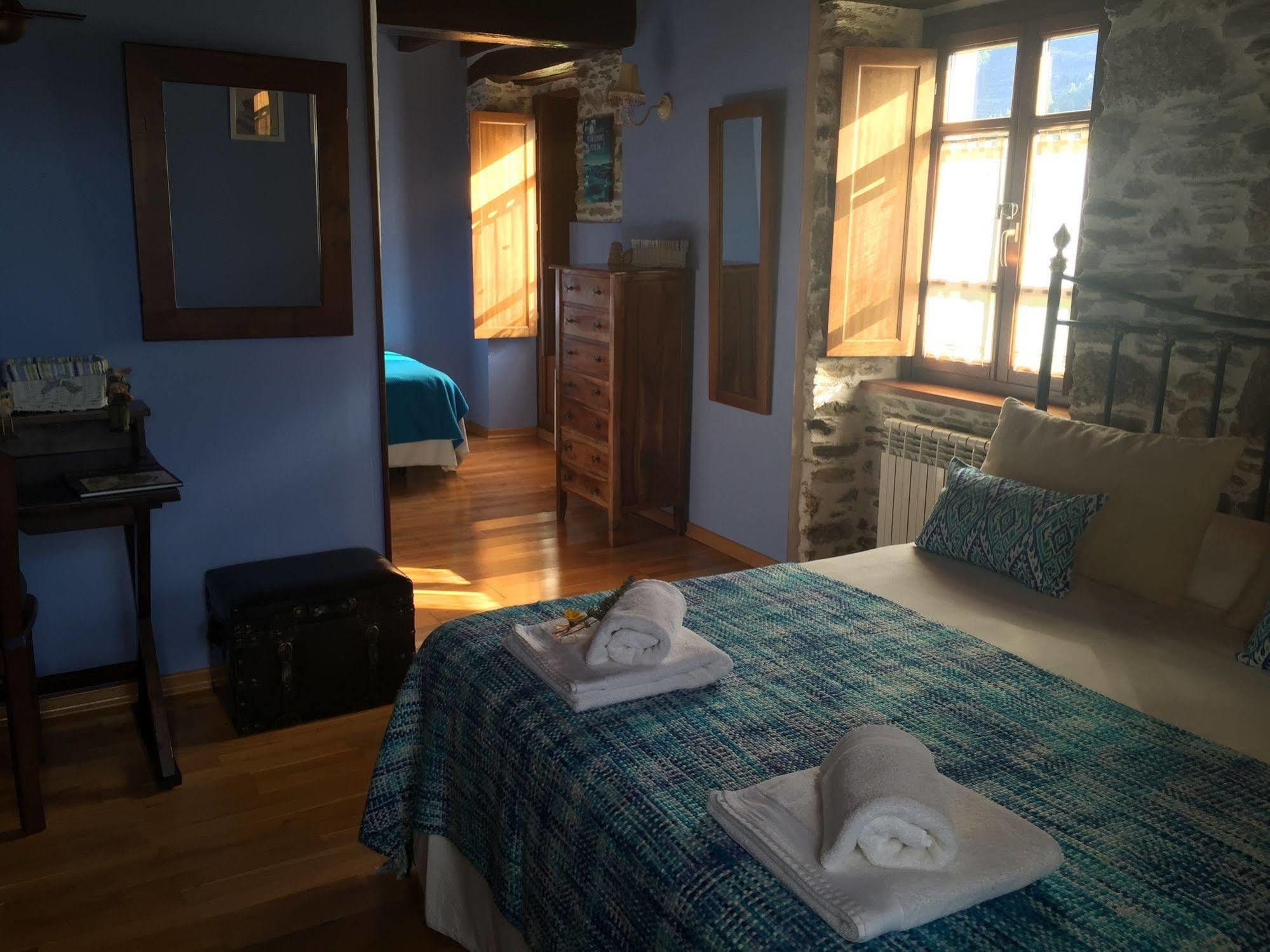 Os Tres Teixos Hotel Adelán Buitenkant foto