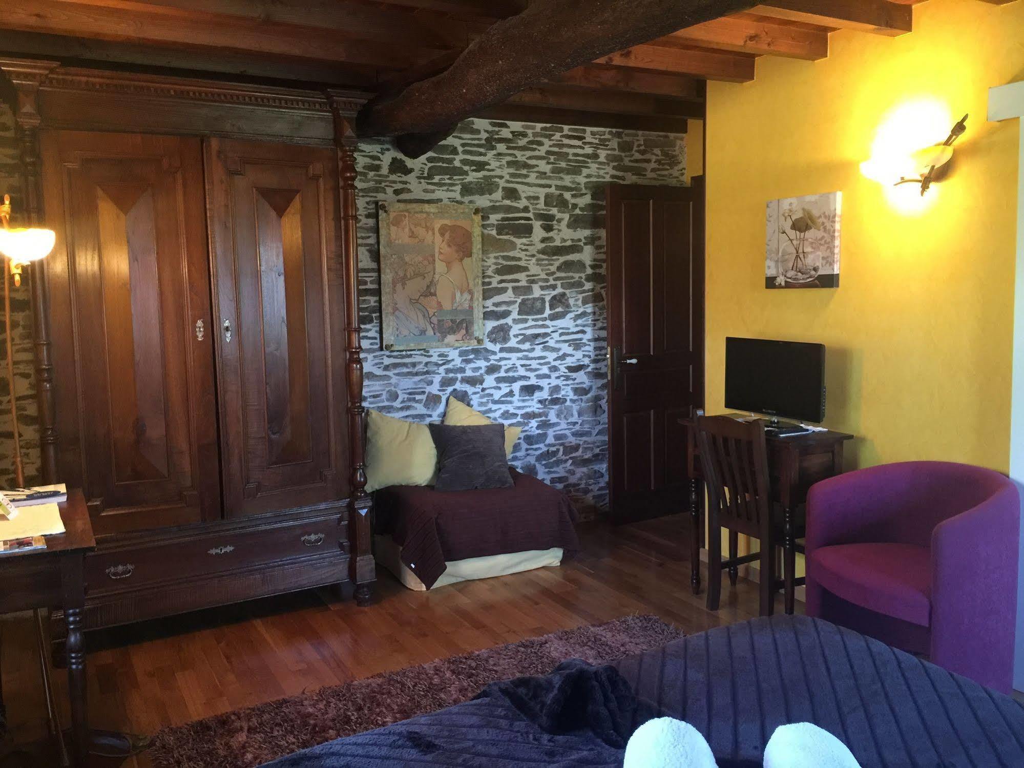 Os Tres Teixos Hotel Adelán Buitenkant foto