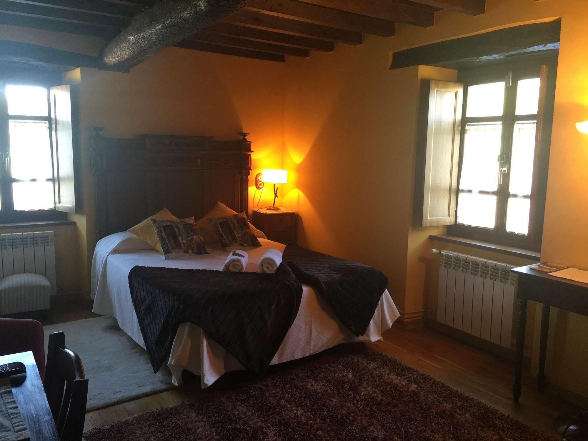Os Tres Teixos Hotel Adelán Buitenkant foto